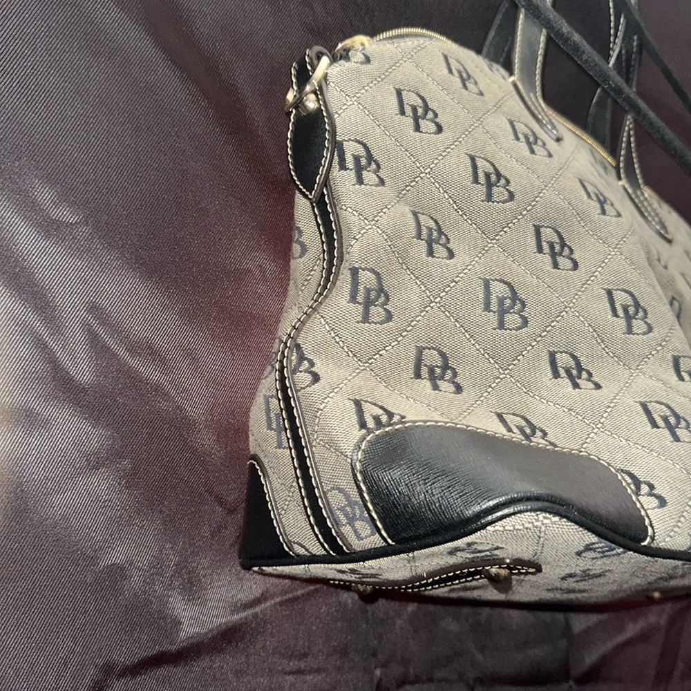 Dooney and Bourke handbag - Picture 7 of 10